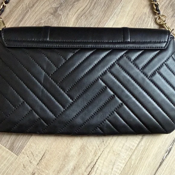 Tory Burch Black Quilted Leather Shoulder Bag with Gold Chain - Picture 3 of 5